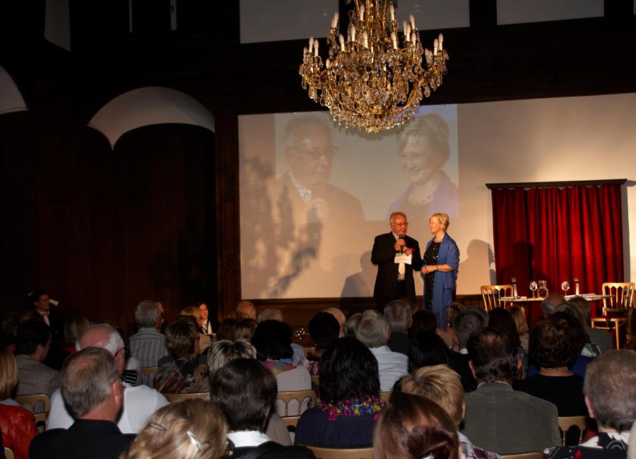 Prof. Günther Frank & Cornelia Schäfer - im Veranstaltungsschloss Margarethen am Moos Literatur Buchpräsentation Lesung Cornelia Schäfer - Profisprecherin und Autorin, Präsidentin vom PEN NOE